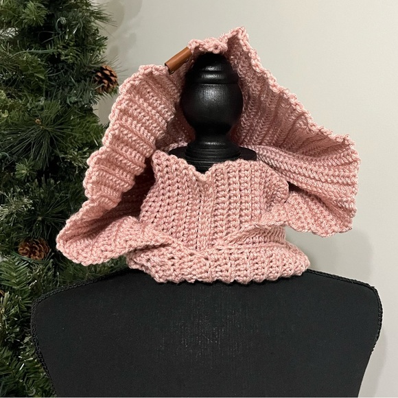 KNANA KNOTS crochet balaclava hooded scarf. Perfect winter ski gear - Picture 1 of 3